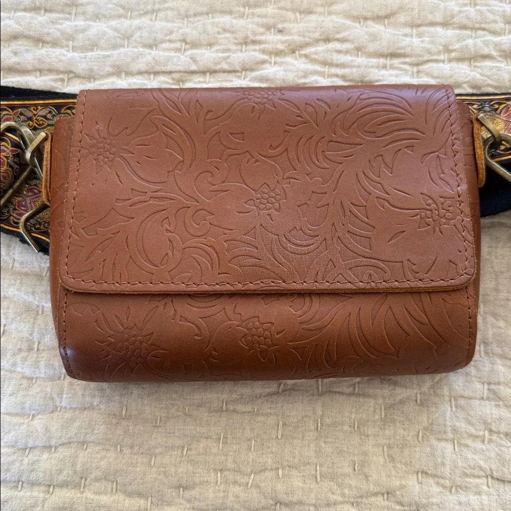 EUC Portland Leather Goods Metro Mini Crossbody - Meadow Embossed Leather - Picture 6 of 6